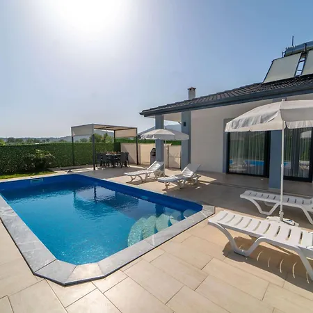 Nur Villa